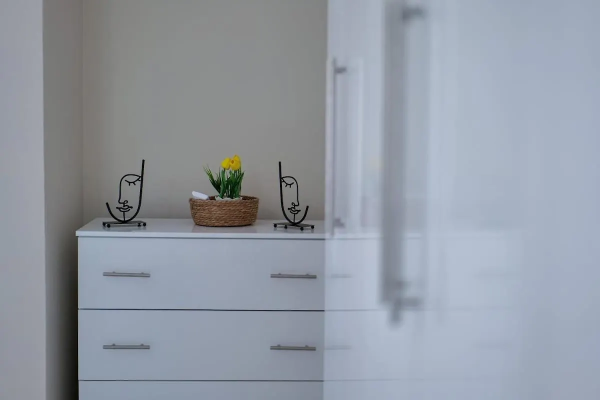 Tulips Apartment Dıraç