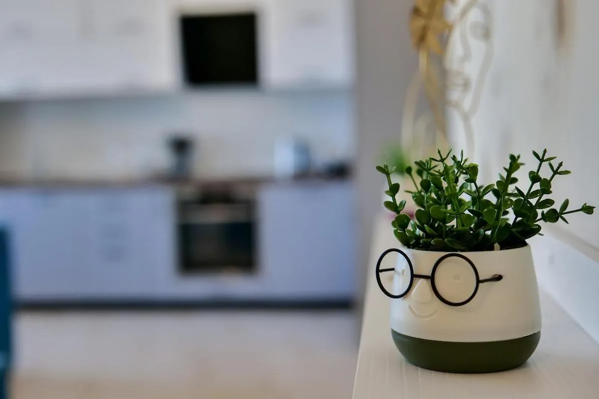 Tulips Apartment Dıraç